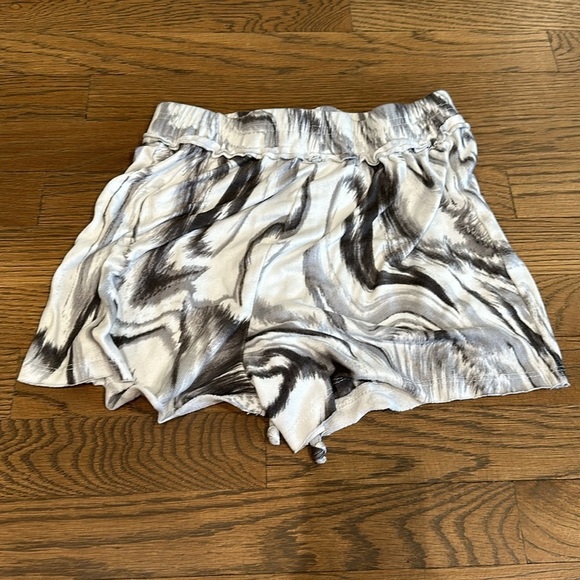 Heartbreaker Girl’s Marble Pattern Soft Shorts - Size Small - Picture 2 of 4